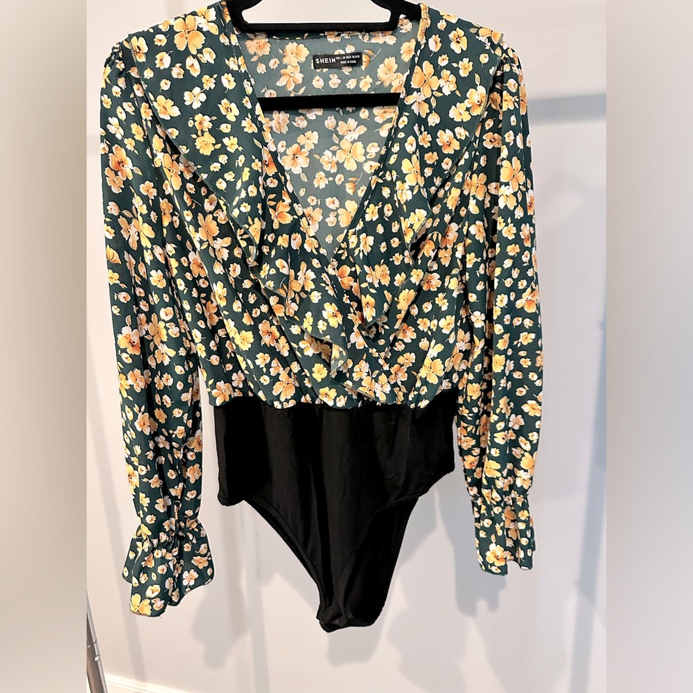 Green floral bodysuit with snap bottom shein size L but fits a medium well